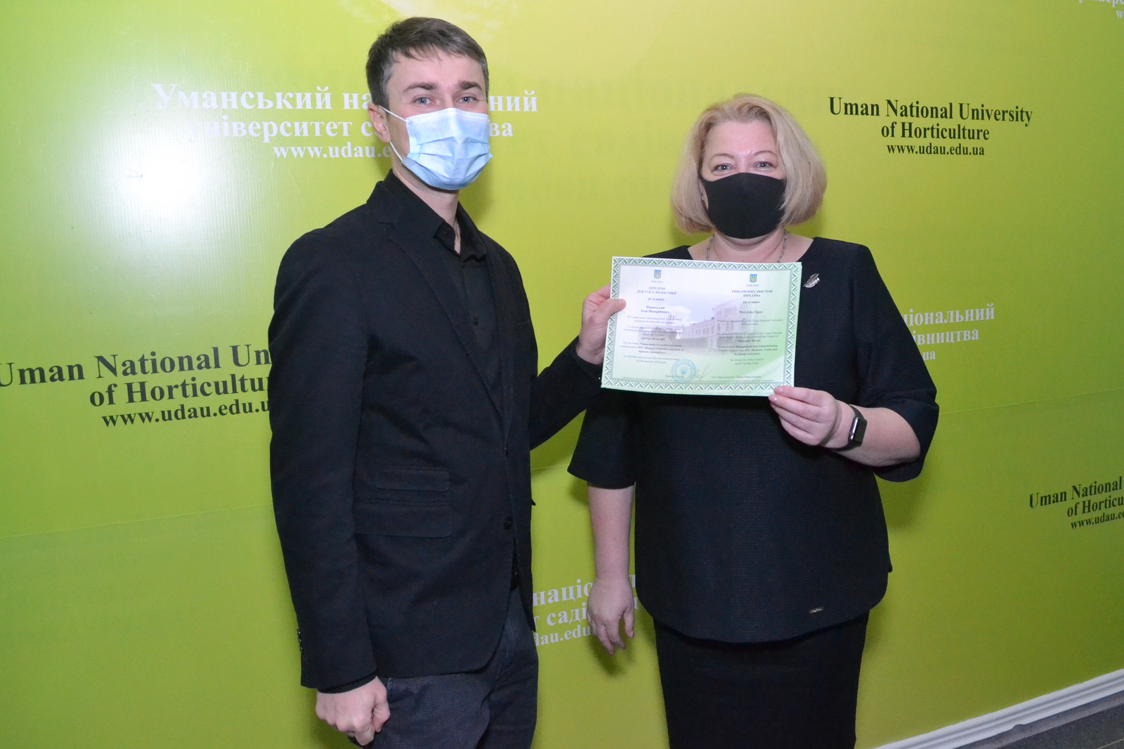 УРОЧИСТЕ ВРУЧЕННЯ ДИПЛОМА ДОКТОРА ФІЛОСОФІЇ